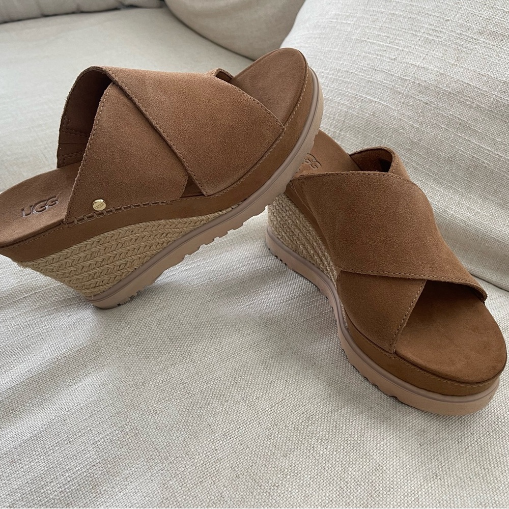Ugg Abbott Sandals, brown, size 9.5. Brand new, never worn.